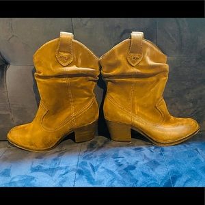 Rocket Dog Boots size 6